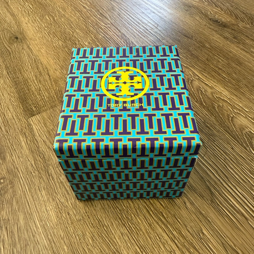 Tory Burch Geometric Box with Colorful Cards - Picture 5 of 5